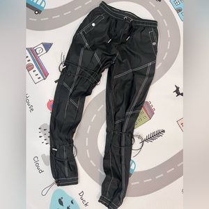 Manière de Voir MATTE BUNGEE TRACK JOGGERS - BLACK